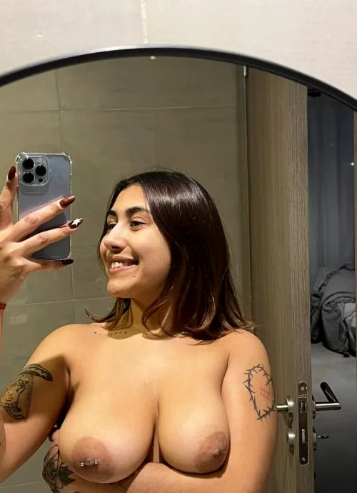 Thumbnail BabygirlFlora_xo's Declaration: Mirror Selfies Are Ultimate Selfies