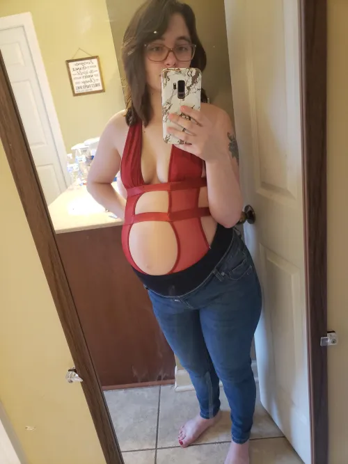 Thumbnail Lingerie and Pregnancy: YourPregnantPrincess Dives In | pregnantporn