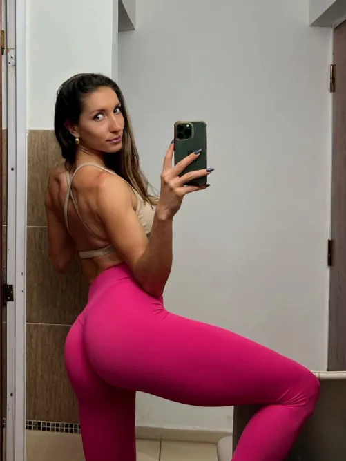 Thumbnail Puffy Pink Hill Vibes: Yoga Pants Edition with jessicaa_fit