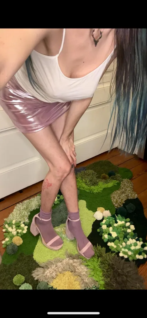 Thumbnail Bare All: sexnymph's Provocative 'No Bra' Stance | Pokies