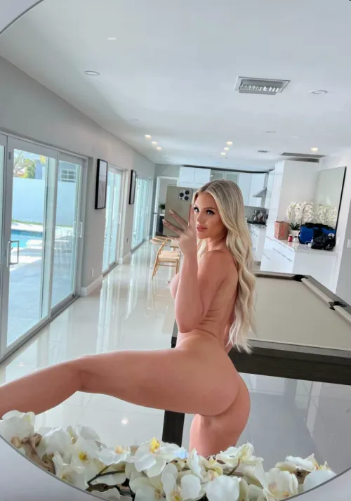 Thumbnail Gymnastics Past Unveiled: Twinkle_lily's Revealing Selfie