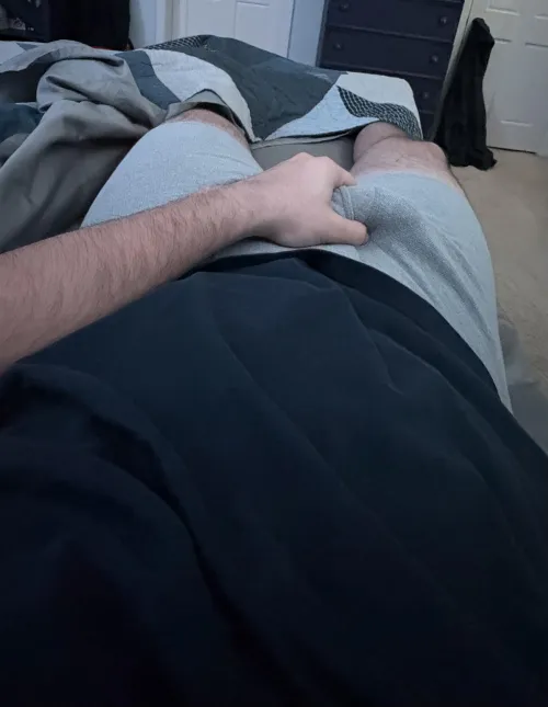 Thumbnail jesse_long's Chillin' Bedtime Story at 23 and Gay - Dive into Bulges Category