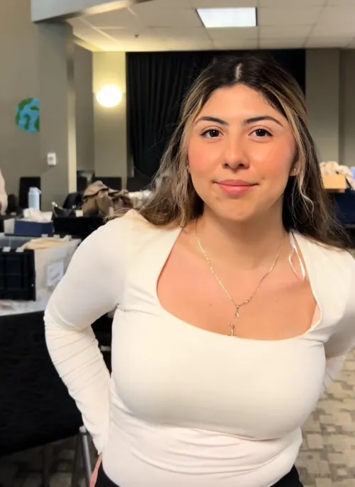 Thumbnail TheGunnerForever: Pretty and Busty in White - 2busty2hide