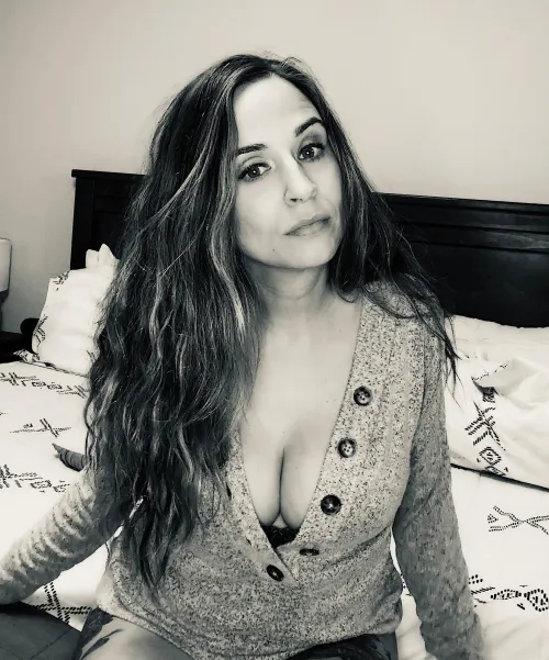Thumbnail Cozy Rainy Day Pleasures: BellaSuede's Warm Embrace | OnlyFans101