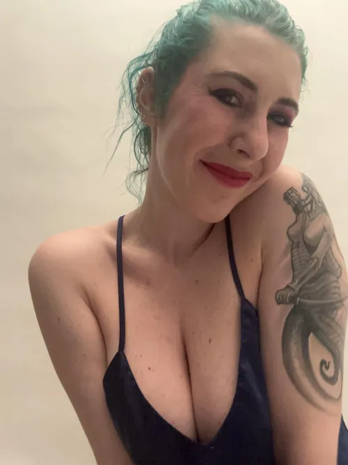 Thumbnail Cute and Alluring: Showcasing Cleavage - Cleavage