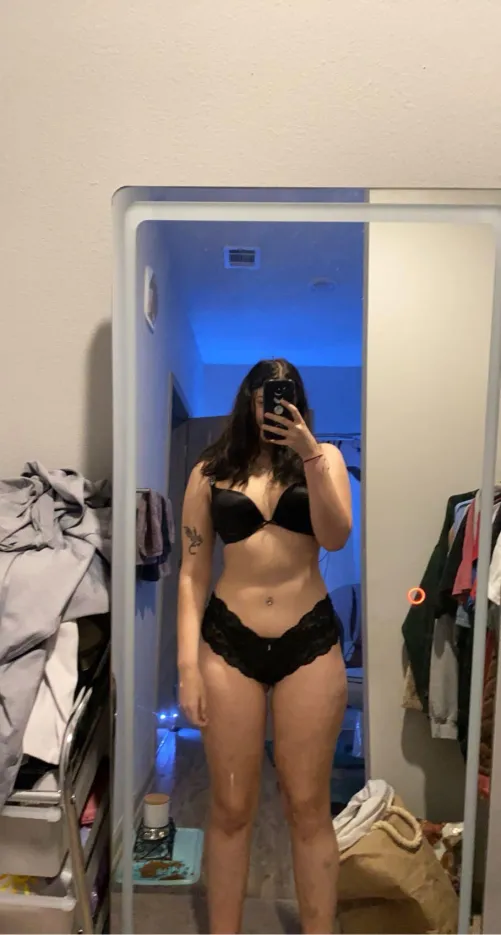 Thumbnail Nudie Delight: 21-Year-Old MILF Offers Exclusive DM Photos | onlyfansgirls101