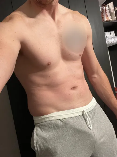 Thumbnail Oli_klosehoff: 38 and Straight, Lounging Comfortably with Bulge
