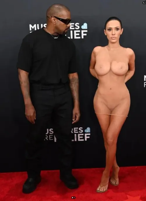 Thumbnail The Role Model of Bimbofetish Subreddit by tolerant_man