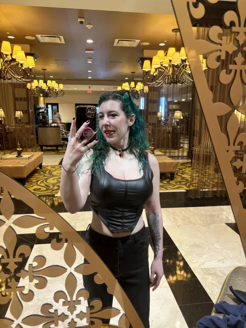 Thumbnail sirenskiss3's Stylish Fit Check in MirrorSelfie