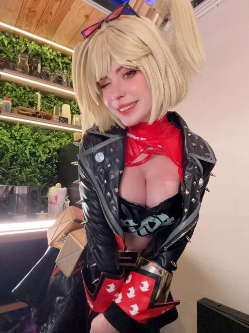 Thumbnail CaterpillarCosplay Shines Bright with Burnice Cosplay Creation | cosplaygirls
