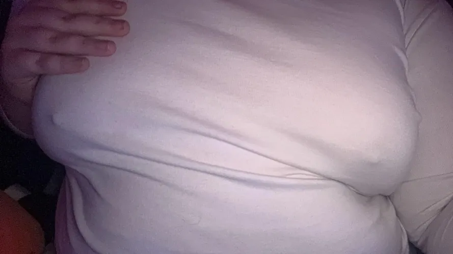 Thumbnail Interview with vallyvaves: Exploring the World of seethrough in BBW Community