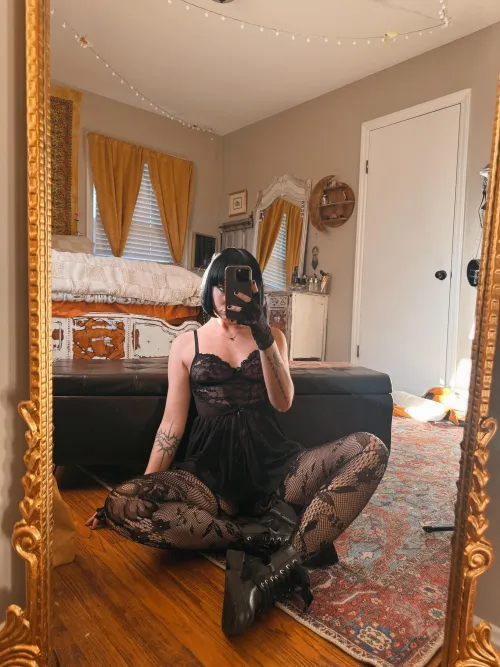 Thumbnail shelbabyz's Favorite Pair in Lace Fishnets