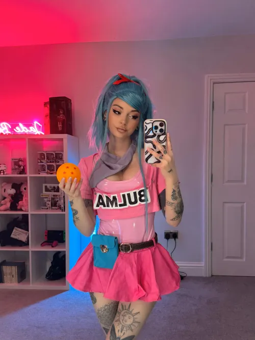 Thumbnail Jadexberry's Stunning Bulma Dragonball Cosplay - A Must-See! | cosplaygirls