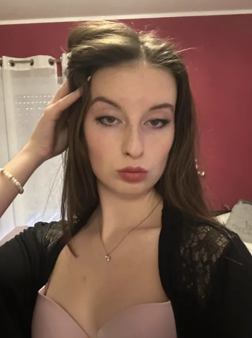 Thumbnail Hair Play Fantasies: Dive into ShimmeringTwinkleDre's Brunette World