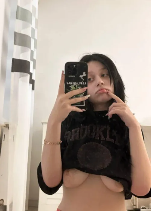 Thumbnail Exploring Taboos: Age Gap Confession in Selfie by PetitezxQueen