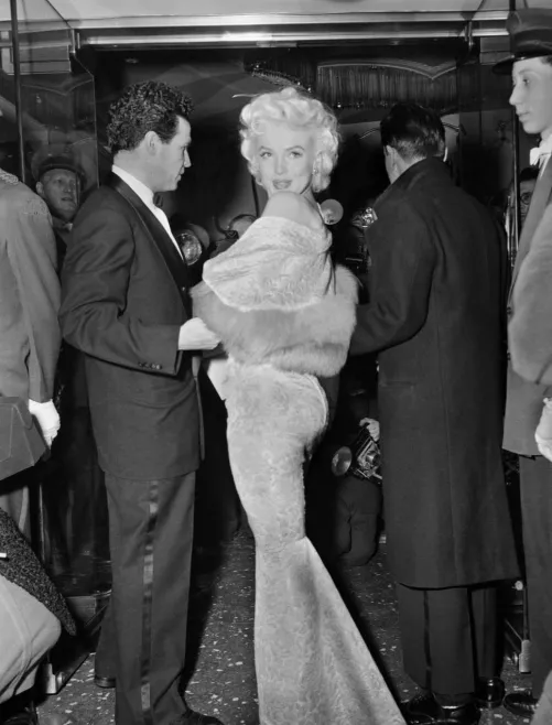 Thumbnail Marilyn Monroe Featured by bloob_appropriate123