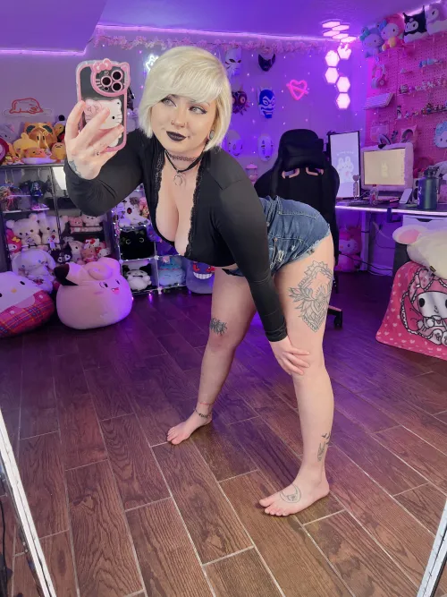 Thumbnail Monday Woes & Big Tiddy Goth Aesthetics by reeyue | bigtiddygothgf