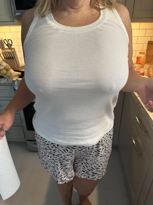 Thumbnail White Tank Chic: Competitive-West1641's Casual Look