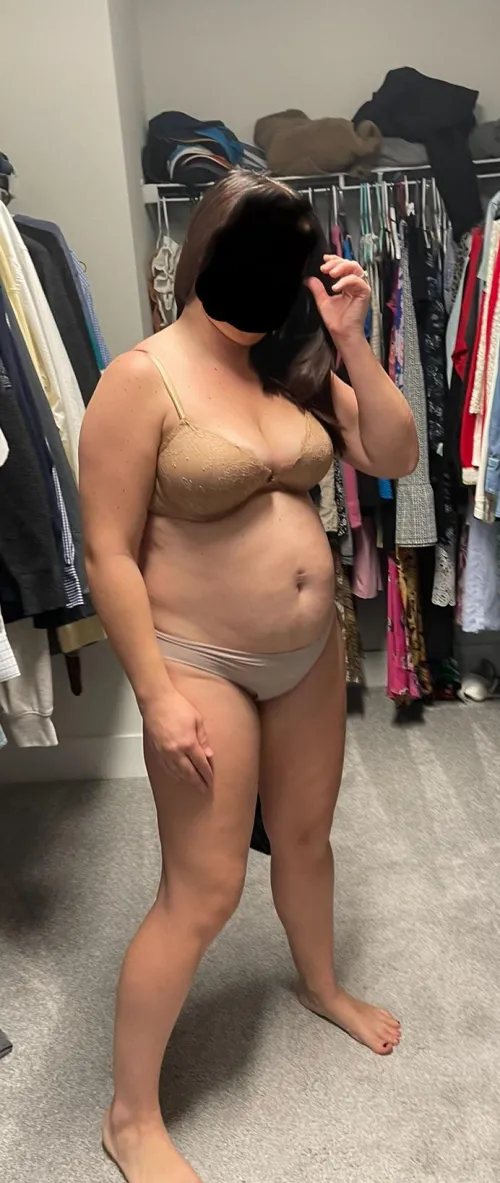 Thumbnail Chubby Mom Bod After 2 Kids 31F by Independent_Ninja326 in the Chubby Category