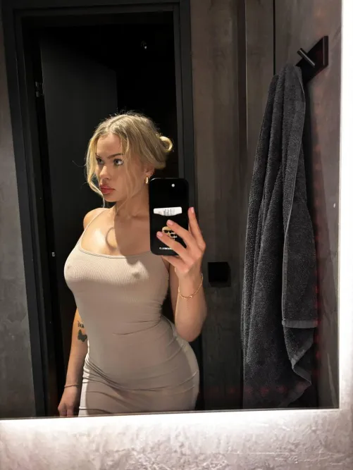 Thumbnail Love It How Dresses Show Off My Shape - Insights from aimeexlove