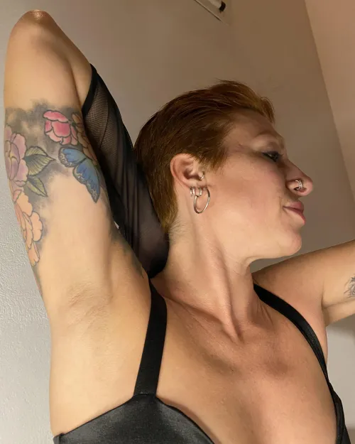 Thumbnail Intriguing Reactions: Delving into Armpit Fascination with South-Muscaria8007