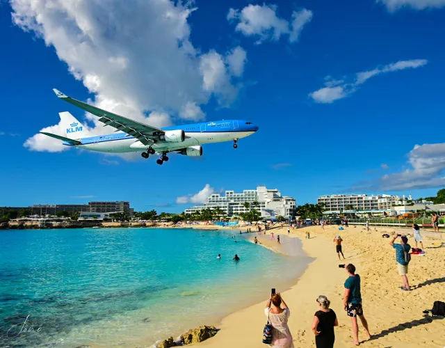 Thumbnail JONO202 Reveals Maho Beach StMaarten Charm - Beach Delight