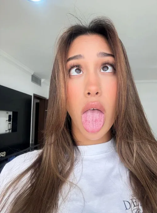 Thumbnail Attention-Grabbing Question posed by bootyqueenvibes in RealAhegao Category