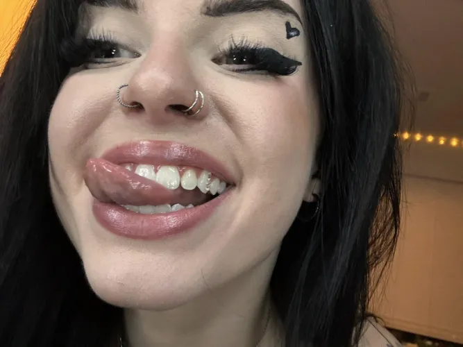 Thumbnail Violetmarie999's Promise: 'I Can Do Some Dirty Things' - GothSluts Unleashed