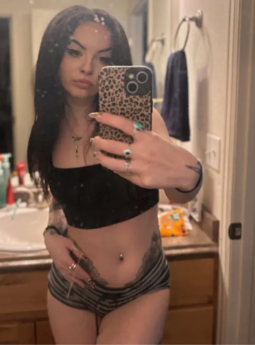 Thumbnail violetmarie999 Embraces Dirty Adventures in OnlyFansPromotions