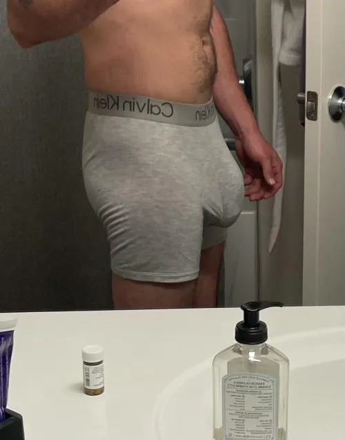 Thumbnail PeteHung28: Showing Off Straight 6 Inches Soft in Bulges