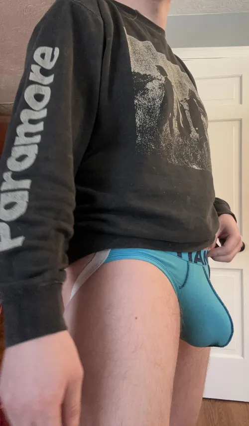 Thumbnail Throwaway_Bulge: 28 and Gay, Fully Packed in Bulges