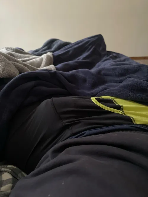 Thumbnail Accomplished_Load96: 24 and Curious, Just Outta Work and Bulging