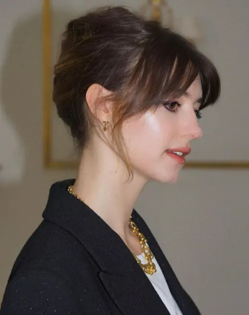 Thumbnail PrettyGirls: Discovering the Allure of Daisy EdgarJones