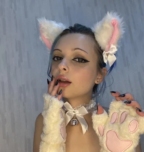 Thumbnail Seductive Kitties' Charms: _blue_river_'s Playful Petplay Narratives