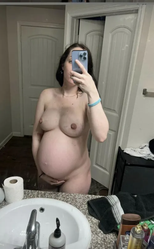 Thumbnail IvanaTinkle1945's 7-Month Transformation - PreggoPorn Journey