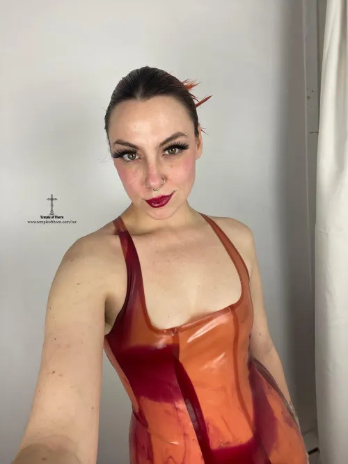 Thumbnail Missthorn's Favorite Latex Dress Revealed on ShinyPorn