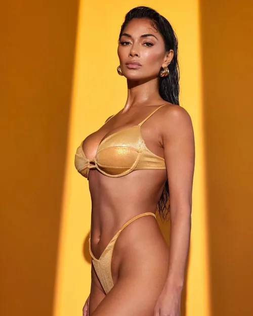 Thumbnail Bikini Beauty: Posing in Bikini by Celebaddict143