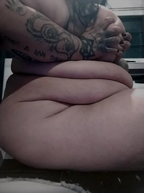 Thumbnail Dominance Displayed: NannaBBW's Empowering Message