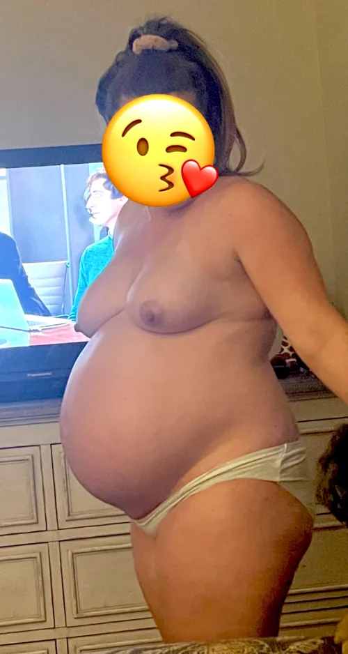 Thumbnail 8 Months Pregnant: To Smash or To Pass? An Insightful Perspective
