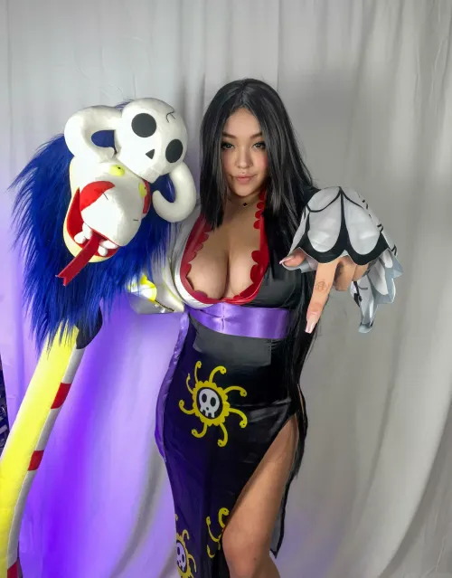 Thumbnail Jezlene Rae's Impressive Boa Cosplay