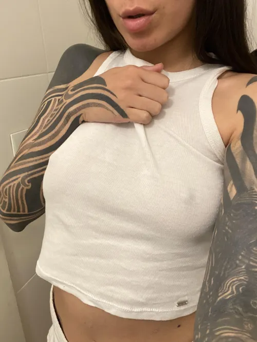 Thumbnail Exploring the Sensuality of 'Bite Me' – sindelhaze