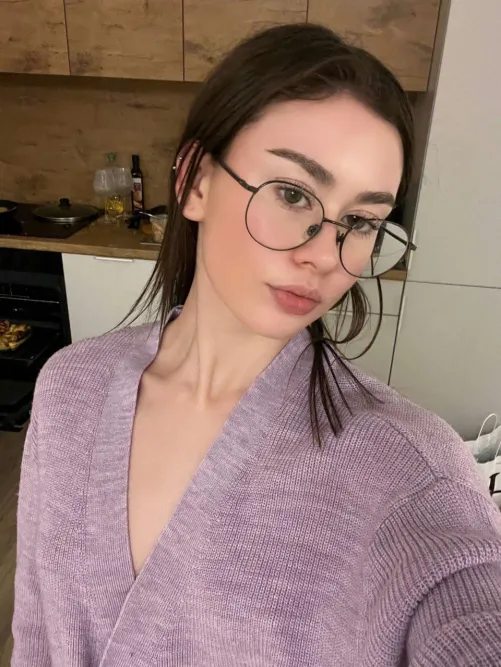 Thumbnail LeahRevine Prefers Elegance Over Trends - A Taste of Class