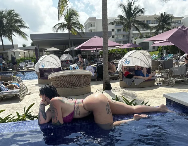 Thumbnail Brookeangel24's Pretty Curvy Perspective in the World of AmazingCurves