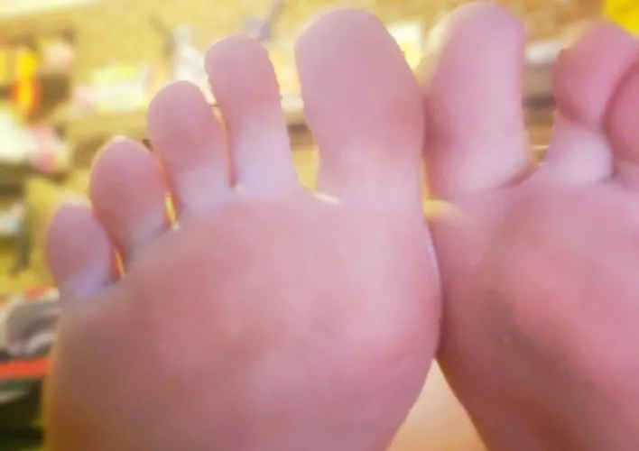 Thumbnail Indulge in Toe Kissing: Kiss My Toes 3 by linksmistress666