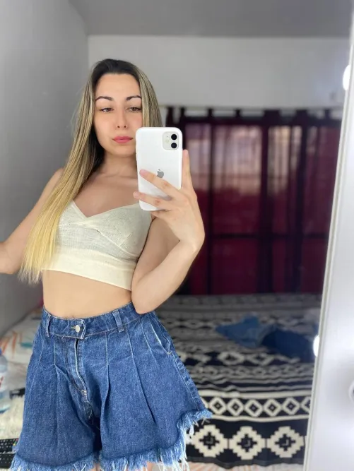 Thumbnail Listaj95 Poses the Question: Is It Time for a Creampie?