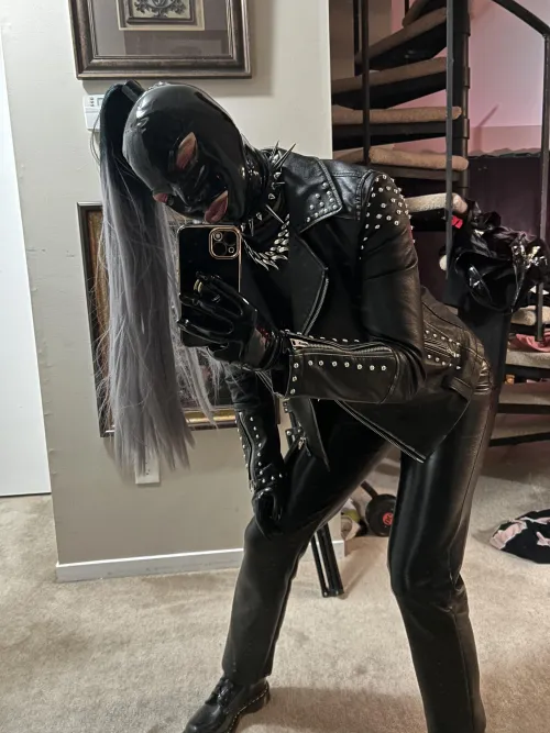 Thumbnail Sylvia_Leery's Intimidating Leather Style: A Bold Statement