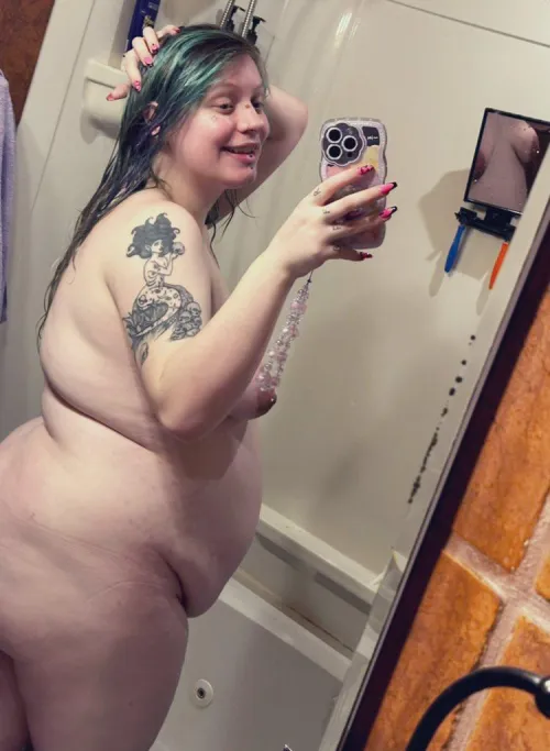 Thumbnail Thick_Depth3740 Embraces Sexiness of Chubby Preggo Bump