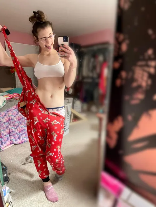Thumbnail Comfy Goofy Little Cutie by TheAveryOConnor | MirrorSelfie