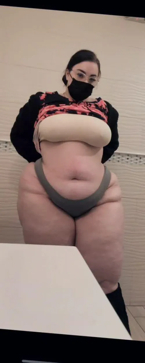 Thumbnail Snowangelcake's Proud Display: The Huge Mommy Tummy