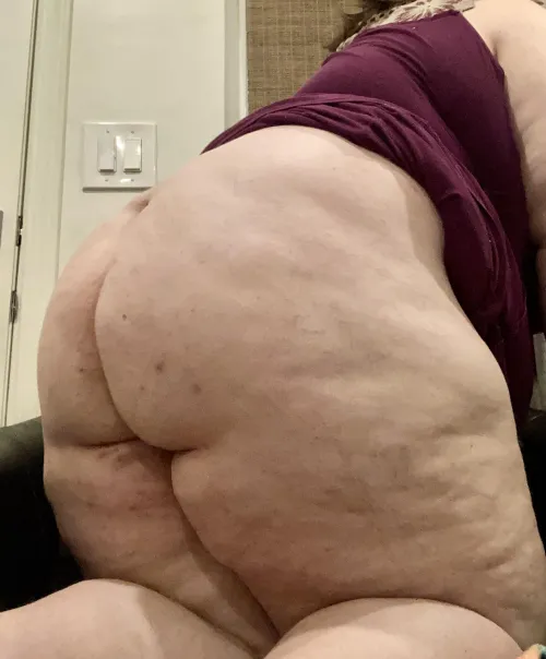 Thumbnail Celebrating Body Positivity: The Charm of Fat Thighs